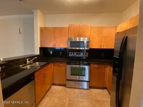 8290 Gate Pkwy W in Jacksonville, FL - Building Photo - Building Photo