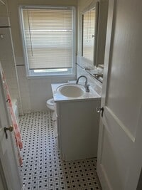 1303 E 35th St photo'