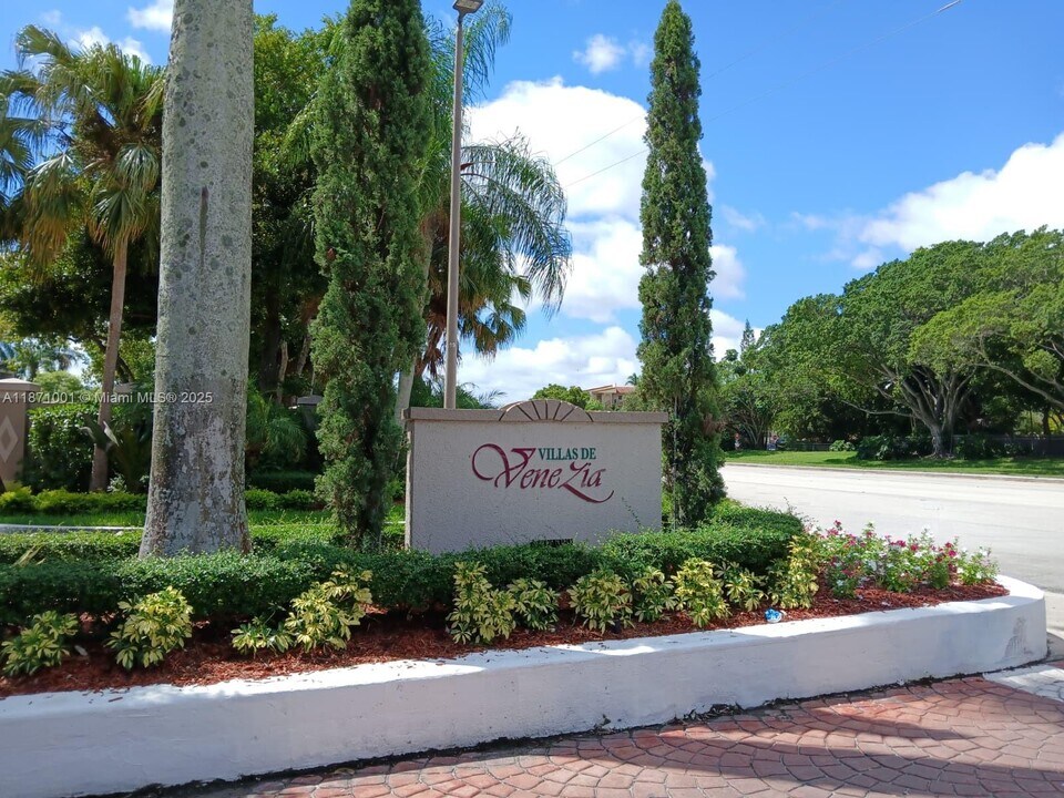 9937 Nob Hill Ct in Sunrise, FL - Building Photo