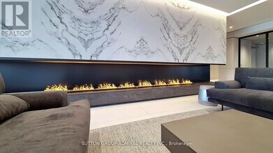 30 Upper Mall Wy in Vaughan, ON - Building Photo - Building Photo