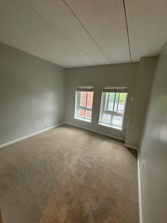 65 Burbank St, Unit 65 in Boston, MA - Building Photo - Building Photo