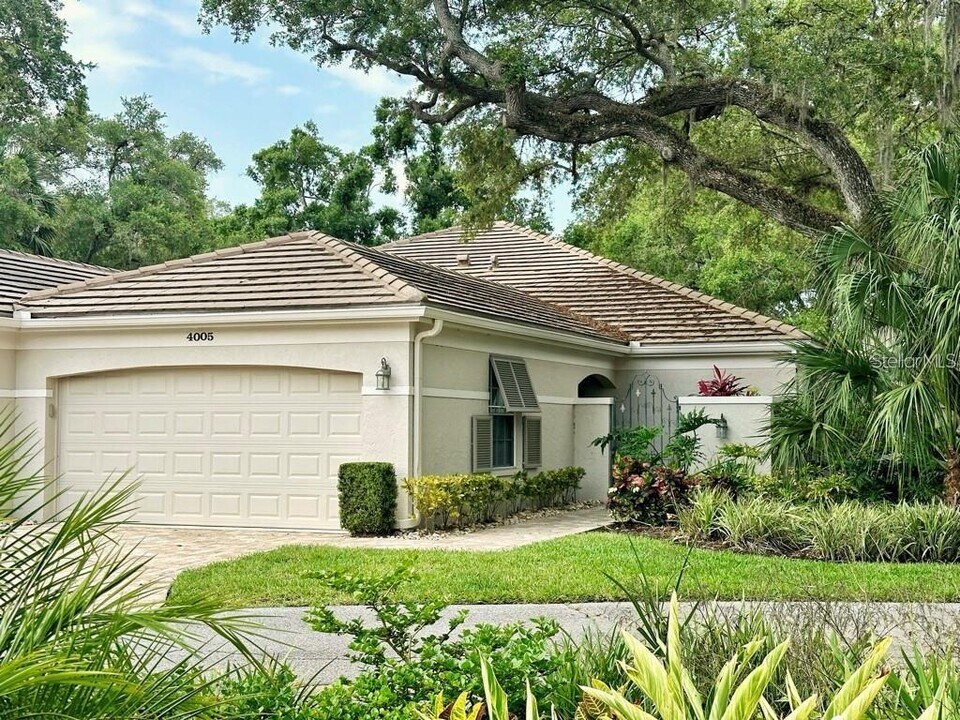 4005 Oakley Greene in Sarasota, FL - Building Photo