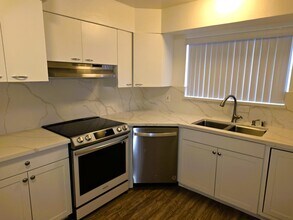 512 San Jose Ave in Clovis, CA - Building Photo - Building Photo