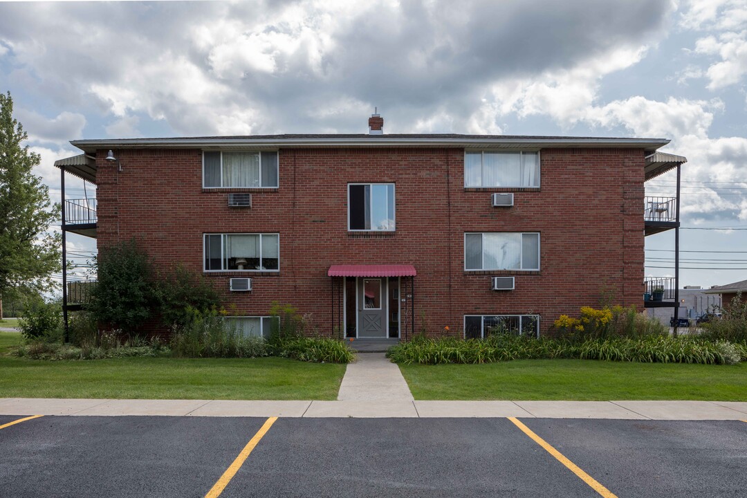 Baseline Manor Apartments in Grand Island, NY - Building Photo