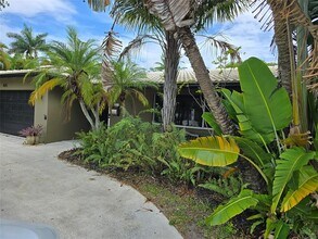 425 NW 24th St in Wilton Manors, FL - Building Photo - Building Photo