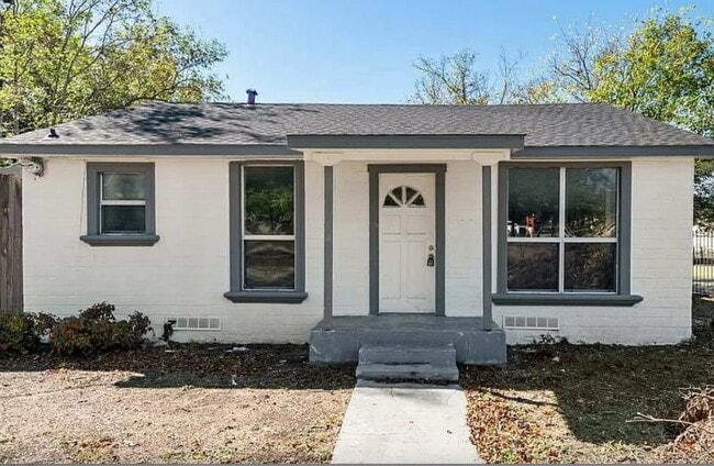 property at 1802 Gus Thomasson Rd