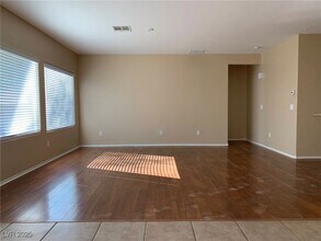 7404 Petrel St in North Las Vegas, NV - Building Photo - Building Photo