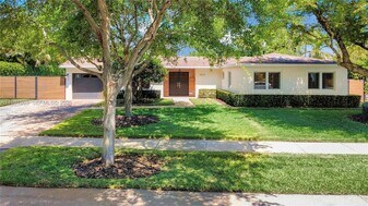 8975 SW 83rd St in Miami, FL - Building Photo