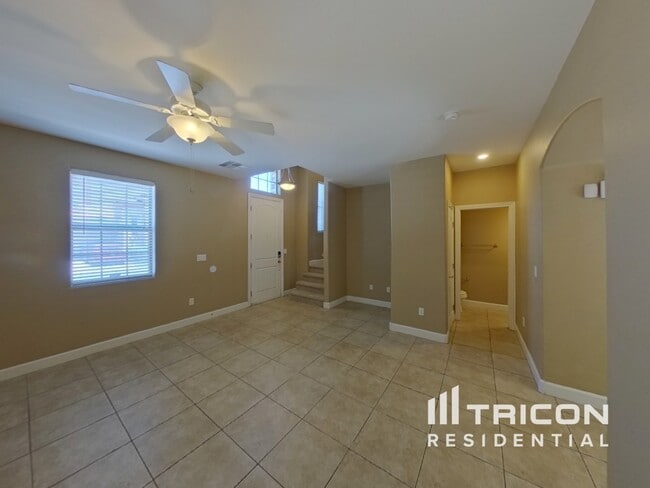 143 Manor House Ave in Las Vegas, NV - Foto de edificio - Building Photo