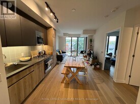 430 Roncesvalles Ave in Toronto, ON - Building Photo