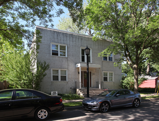 2214-2216 Sharon Ave SE in Minneapolis, MN - Building Photo - Building Photo