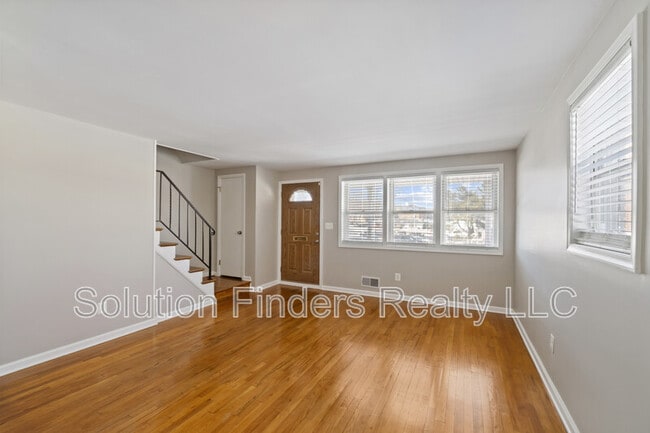 305 Capitol Ct in Essex, MD - Building Photo - Building Photo