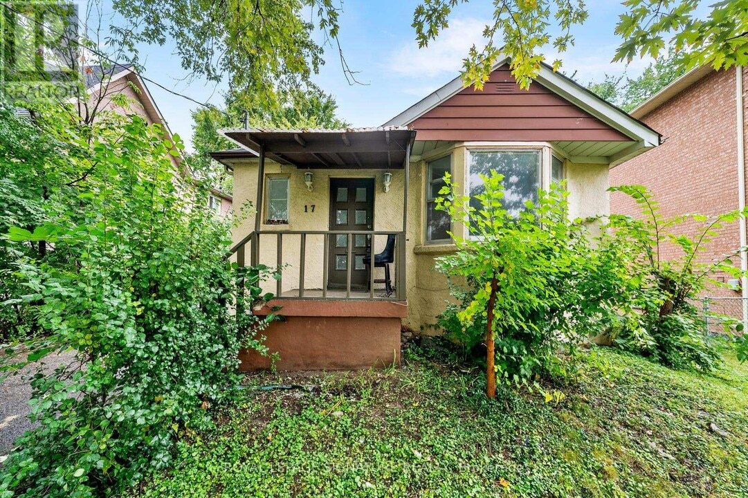 17 Pleasant Ave in Toronto, ON - Building Photo
