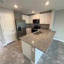 542 Zinfandel Dr in Daytona Beach, FL - Foto de edificio - Building Photo