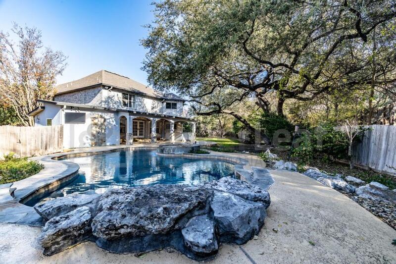 18706 Redrock Creek in San Antonio, TX - Foto de edificio