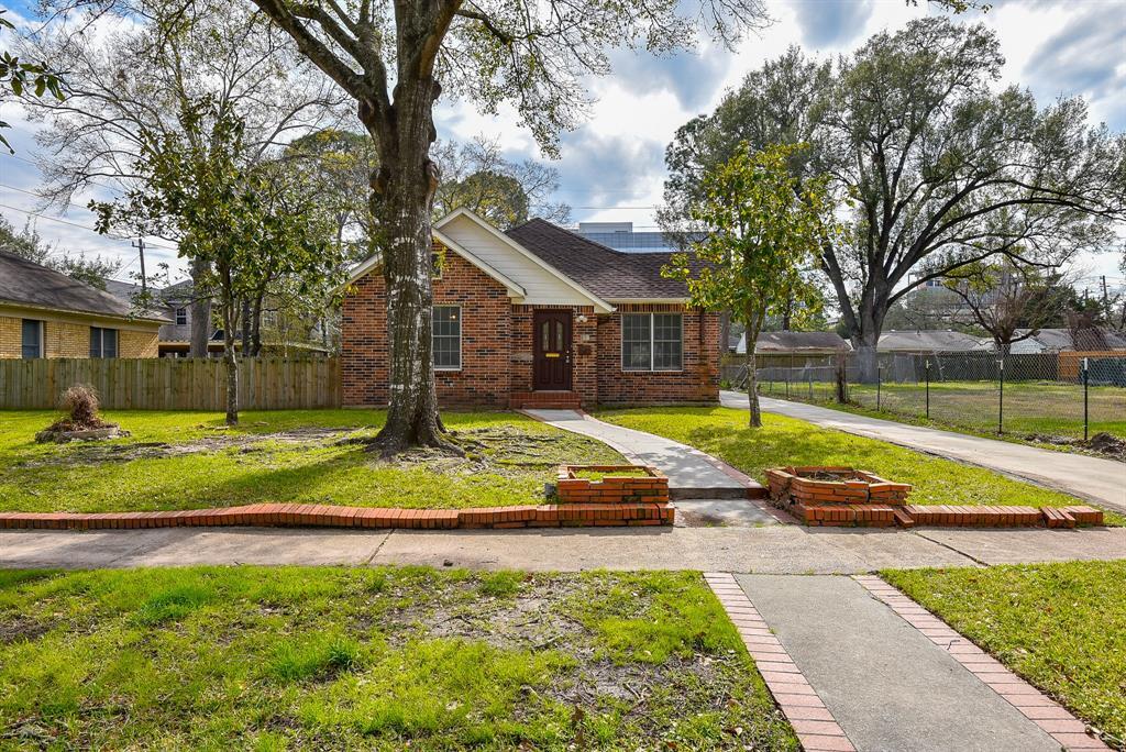 1928 Canterbury St in Houston, TX - Building Photo