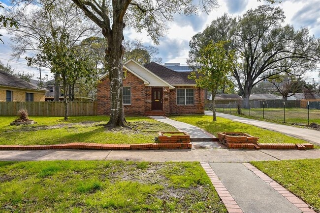 property at 1928 Canterbury St