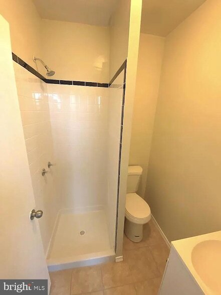 4726 Chestnut St, Unit 2 in Philadelphia, PA - Foto de edificio - Building Photo