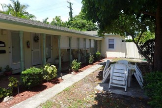1633 NE 4th Pl in Fort Lauderdale, FL - Foto de edificio - Building Photo