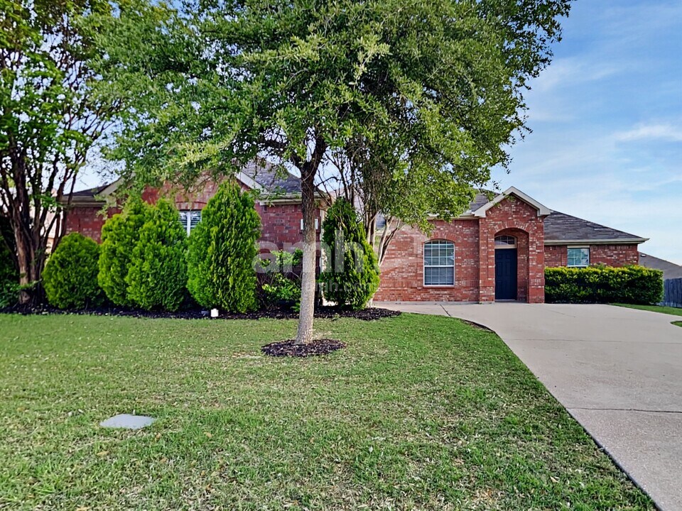 6421 Quail Valley Dr in Midlothian, TX - Building Photo
