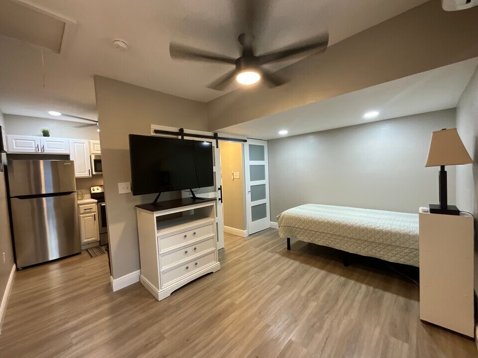 221 La Paz Dr, Unit 1 in Kissimmee, FL - Foto de edificio