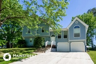 2353 Loren Falls Ln SW in Marietta, GA - Building Photo