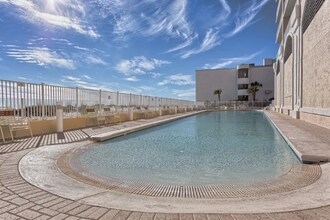 365 E Beach Blvd-Unit -607.1346914 in Gulf Shores, AL - Foto de edificio - Building Photo