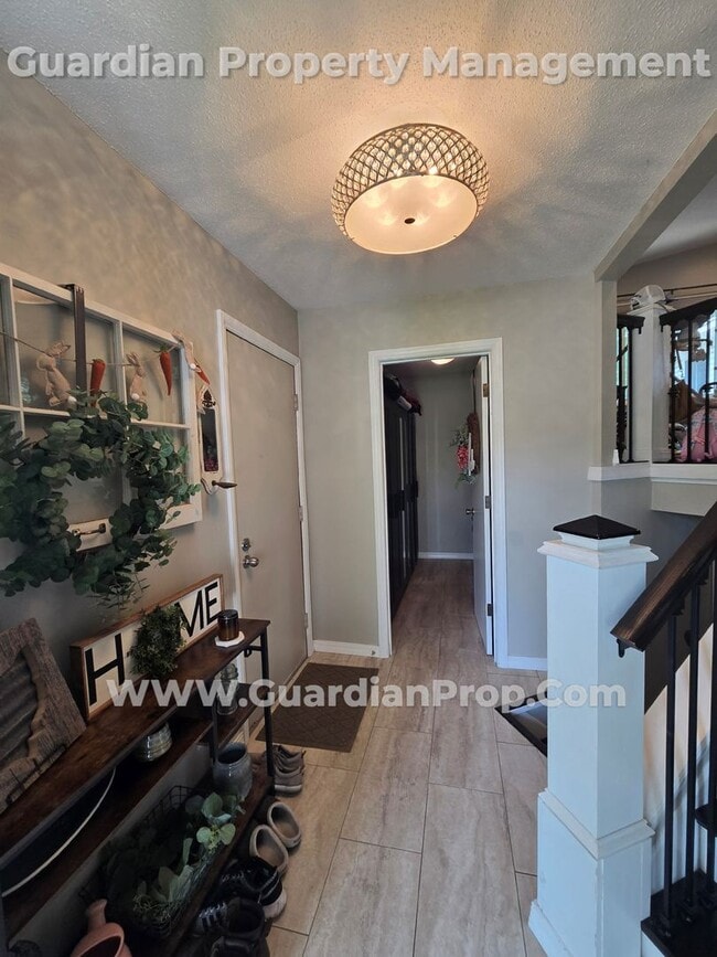 2305 Woodbridge Cir N in Roseville, MN - Building Photo - Building Photo