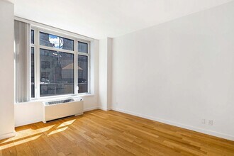 325 5th Ave in New York, NY - Building Photo - Building Photo