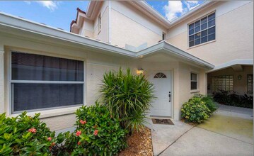 640 Lalique Cir, Unit 407 in Naples, FL - Foto de edificio - Building Photo