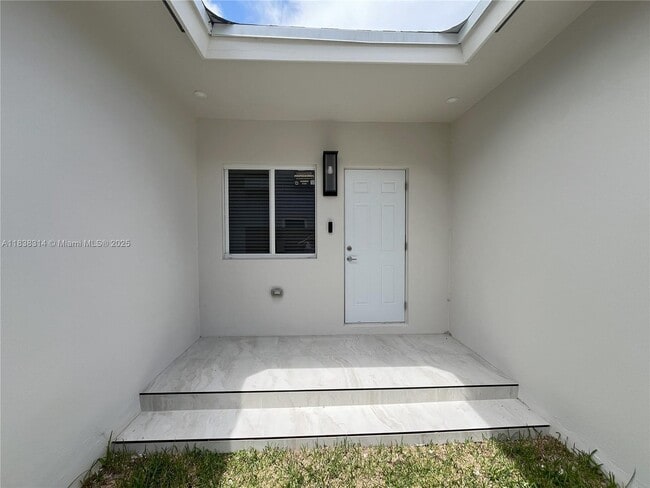 12331 SW 220th St in Goulds, FL - Building Photo - Building Photo
