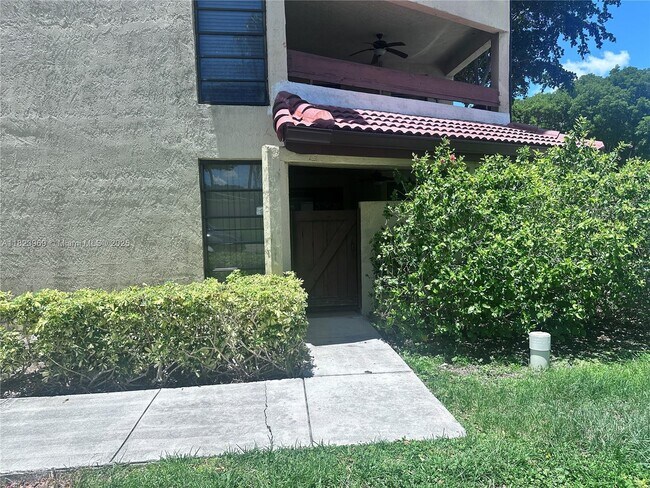 8810 SW 123rd Ct in Miami, FL - Building Photo - Building Photo