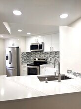 10401 W Broward Blvd, Unit 411 in Plantation, FL - Building Photo - Building Photo
