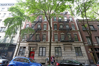 106-110 Christopher St in New York, NY - Building Photo - Building Photo