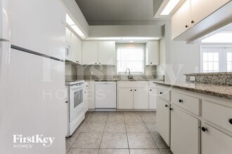 4390 La France Ave in North Port, FL - Foto de edificio - Building Photo