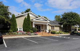 The Hamptons at Town Center in Germantown, MD - Building Photo