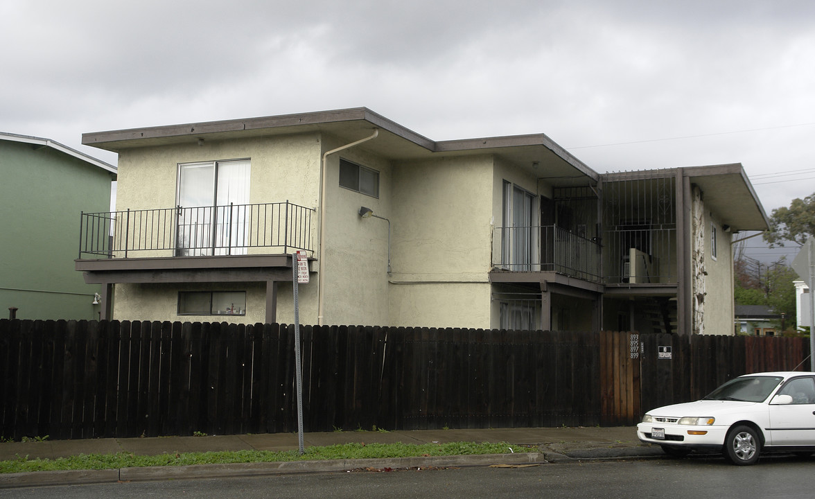 893 Dwight Crse in Berkeley, CA - Foto de edificio