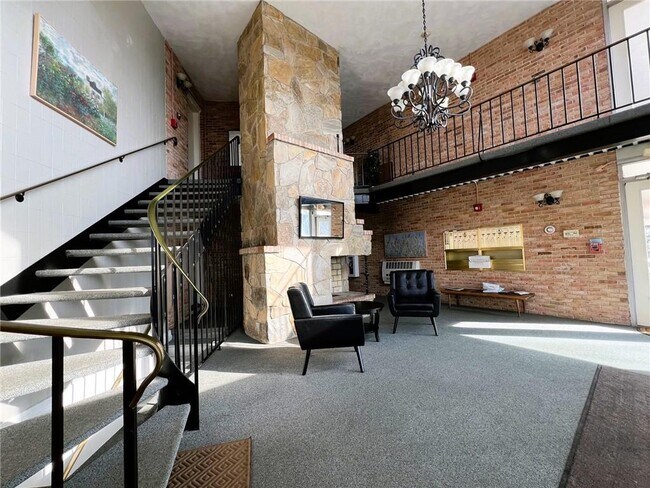 2033 Mendon Rd in Cumberland, RI - Building Photo - Building Photo