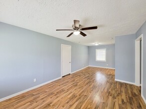 910 Sunset Dr in Pasadena, TX - Foto de edificio - Building Photo
