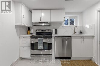 34 Ringley Ave in Toronto, ON - Building Photo - Building Photo