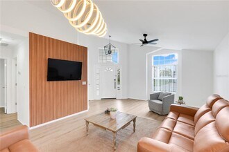 203 Lake Davenport Estates Dr in Davenport, FL - Building Photo - Building Photo