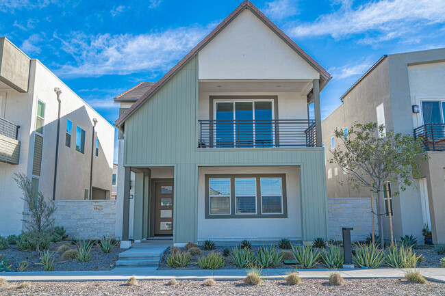 27081 Amber Sky Wy in Valencia, CA - Foto de edificio - Building Photo