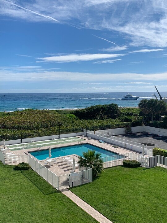 33 Ocean Ave, Unit 409 S.Ocean in Palm Beach Shores, FL - Foto de edificio