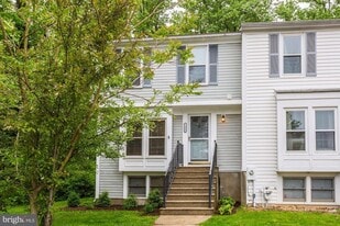 7886 Marioak Dr in Elkridge, MD - Building Photo