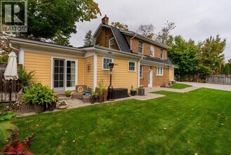 2080 Caroline St in Burlington, ON - Building Photo - Building Photo