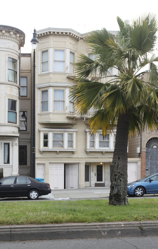 527 Dolores St in San Francisco, CA - Building Photo - Building Photo