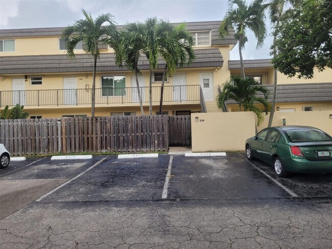 8475 SW 137th Ave in Miami, FL - Building Photo - Building Photo