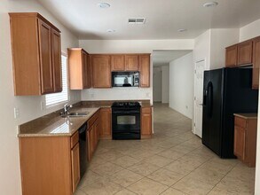 2712 Cheer Pheasant Ave in North Las Vegas, NV - Building Photo - Building Photo
