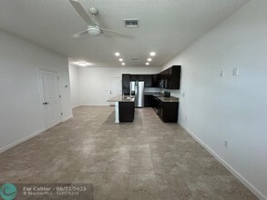 4658 Longwood Lake Sq in Westlake, FL - Building Photo - Building Photo