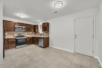 2816 Erinridge Rd in Raleigh, NC - Building Photo - Building Photo